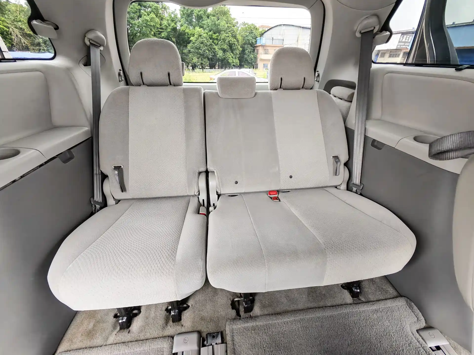 Photo 16 - Toyota Sienna