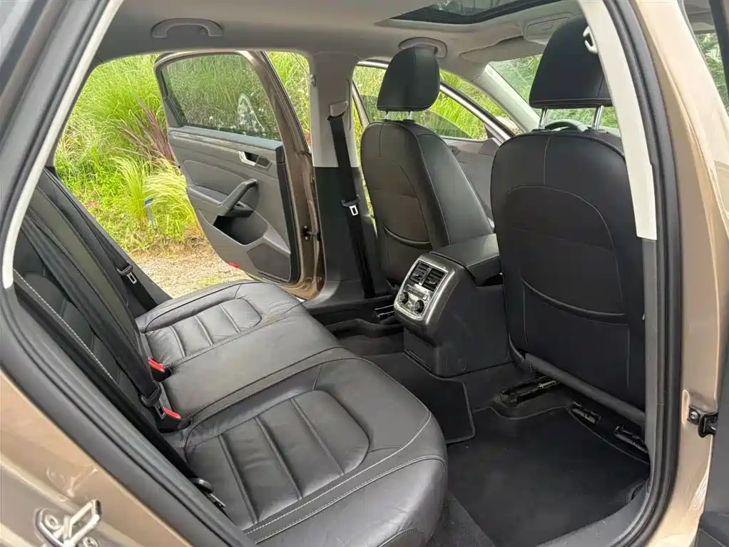 Volkswagen Passat 2016 280TSI DSG Honor Edition фото 10
