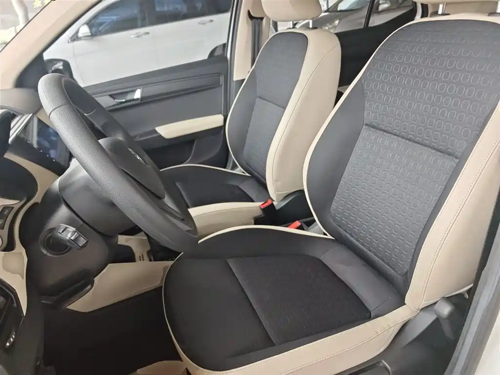 Škoda Fabia 2015 1.6L Automatic Innovation Edition фото 11