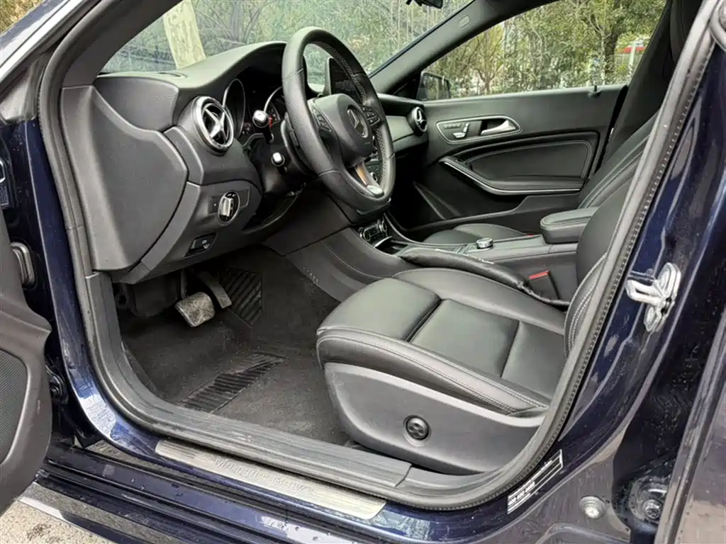 Mercedes-Benz CLA (Import) 2018 CLA 200 Fashion Edition фото 11