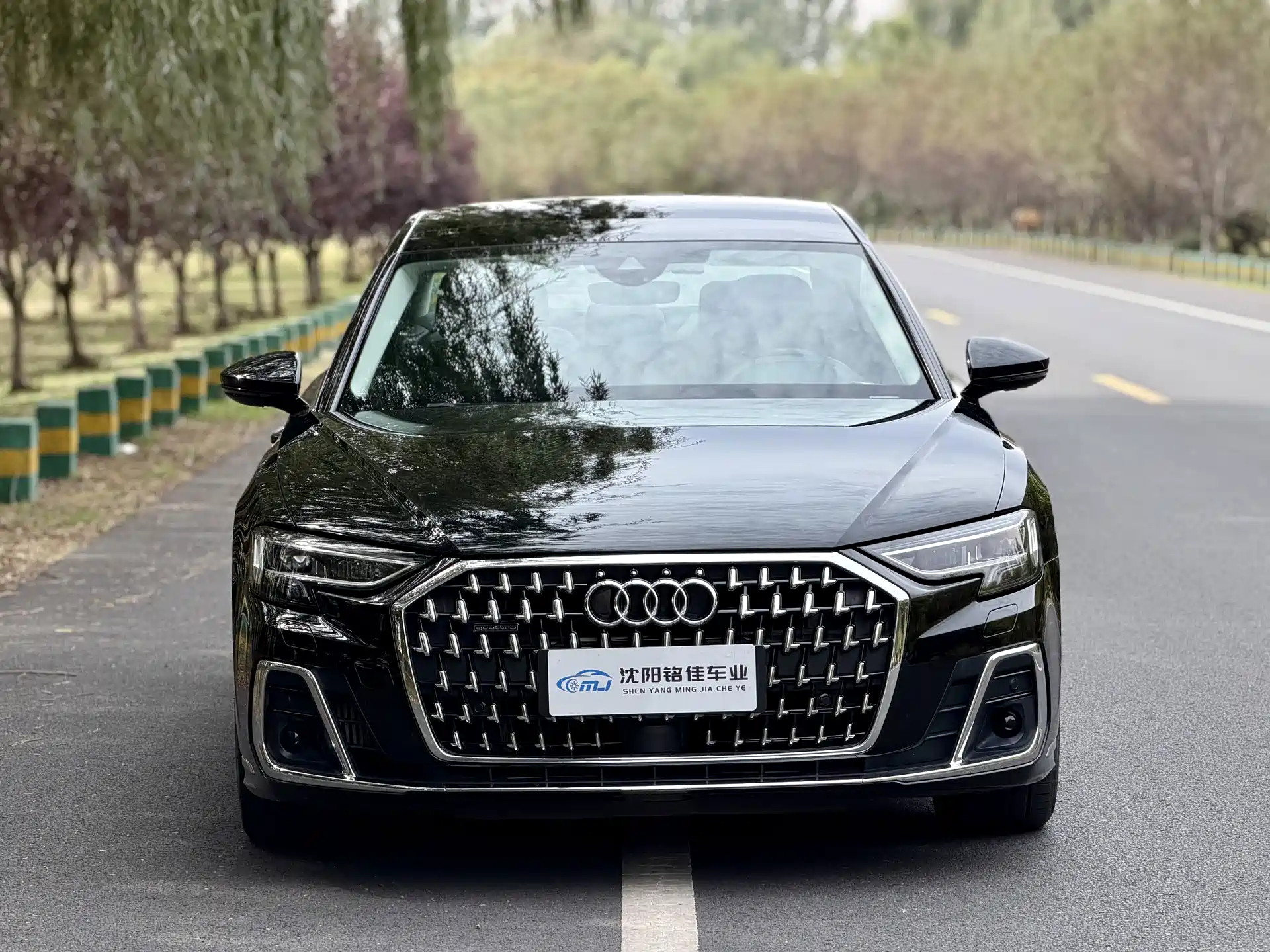 Фото 2 - Audi A8