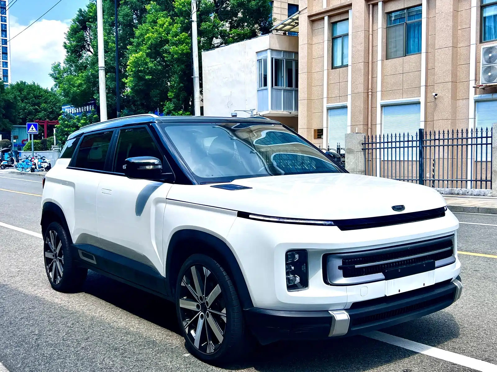 Фото 2 - Geely ICON