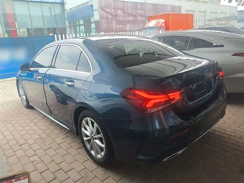 Mercedes-Benz A-Class 2019 A 200 L Sport Sedan фото 5