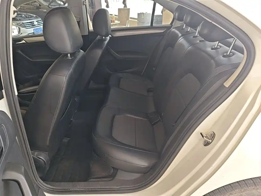 Volkswagen Santana 2015 1.6L Automatic Comfort Edition фото 17