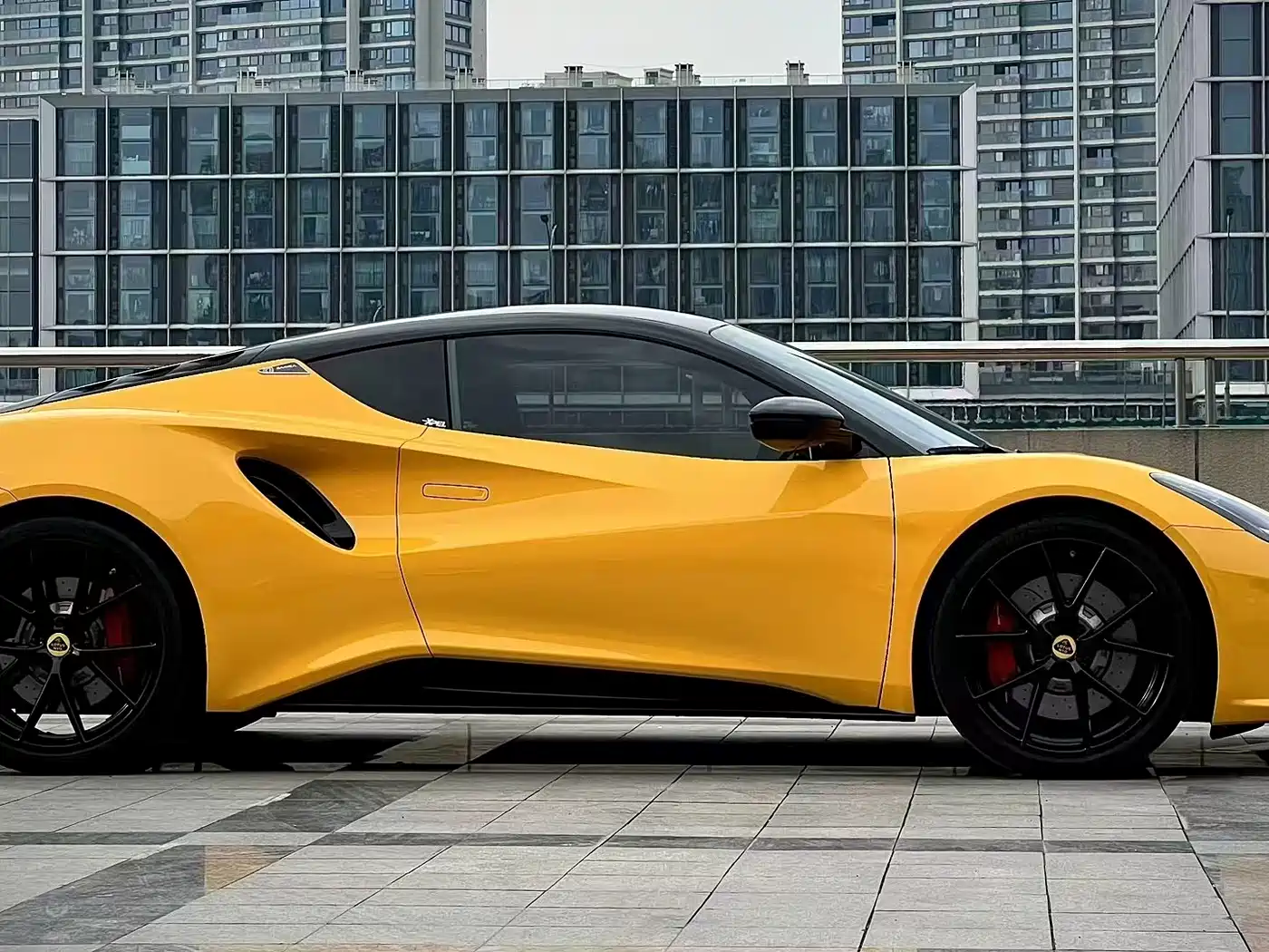 Lotus Cars EMIRA 2021 2.0T DCT First Edition фото 8