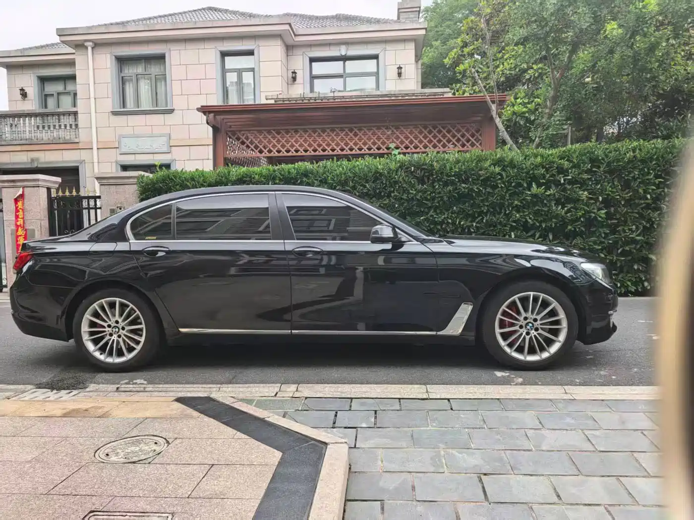 BMW 7 Series 2013 Model 740Li Luxury фото 2
