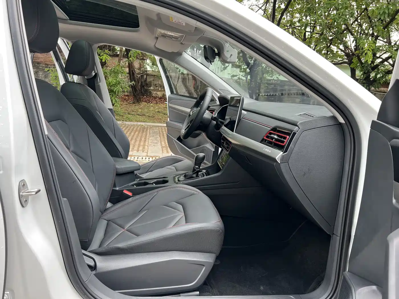 Volkswagen Lavida 2024 Model 300TSI DSG Starlight Leading Edition фото 8