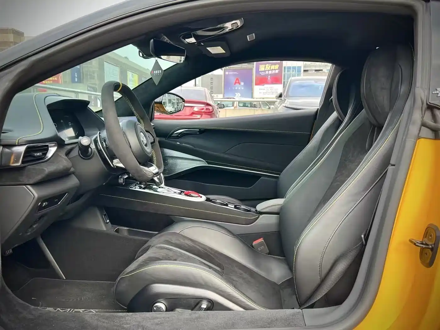 Lotus Cars EMIRA 2021 2.0T DCT First Edition фото 6
