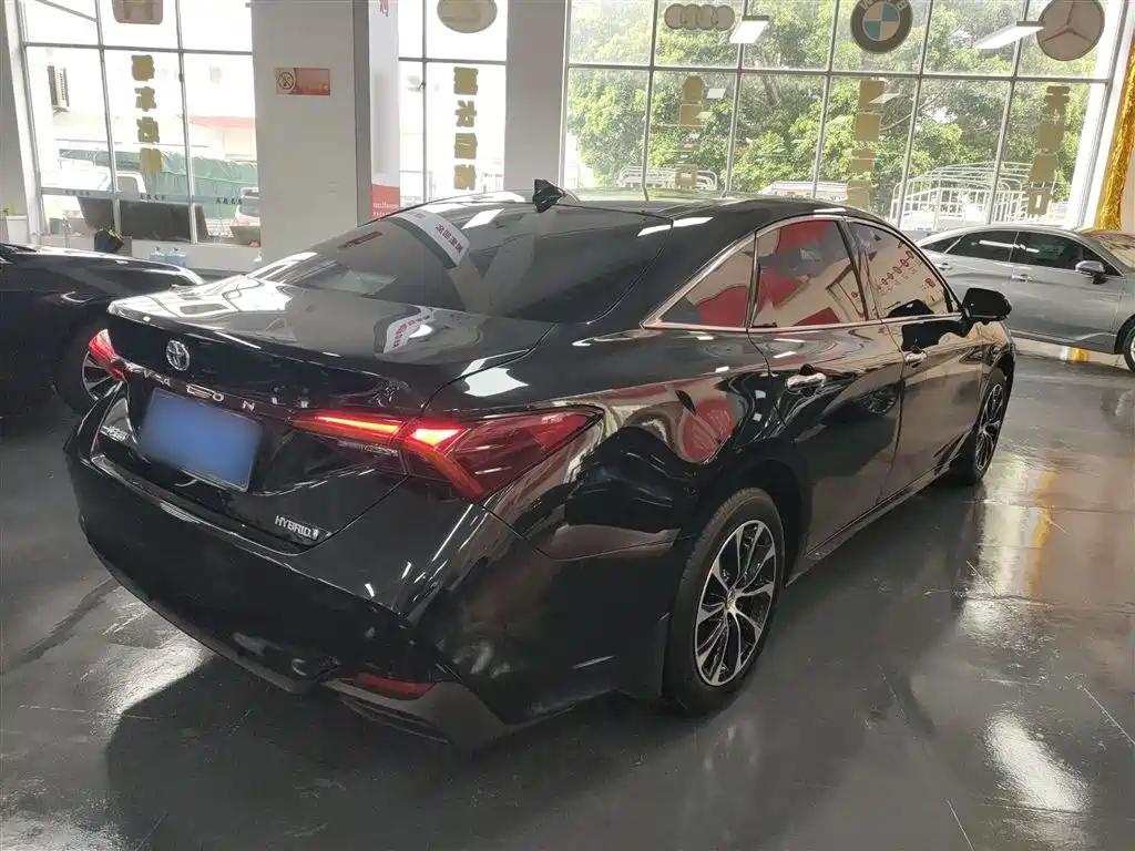Toyota Avalon 2022 Hybrid 2.5L Luxury Edition фото 6