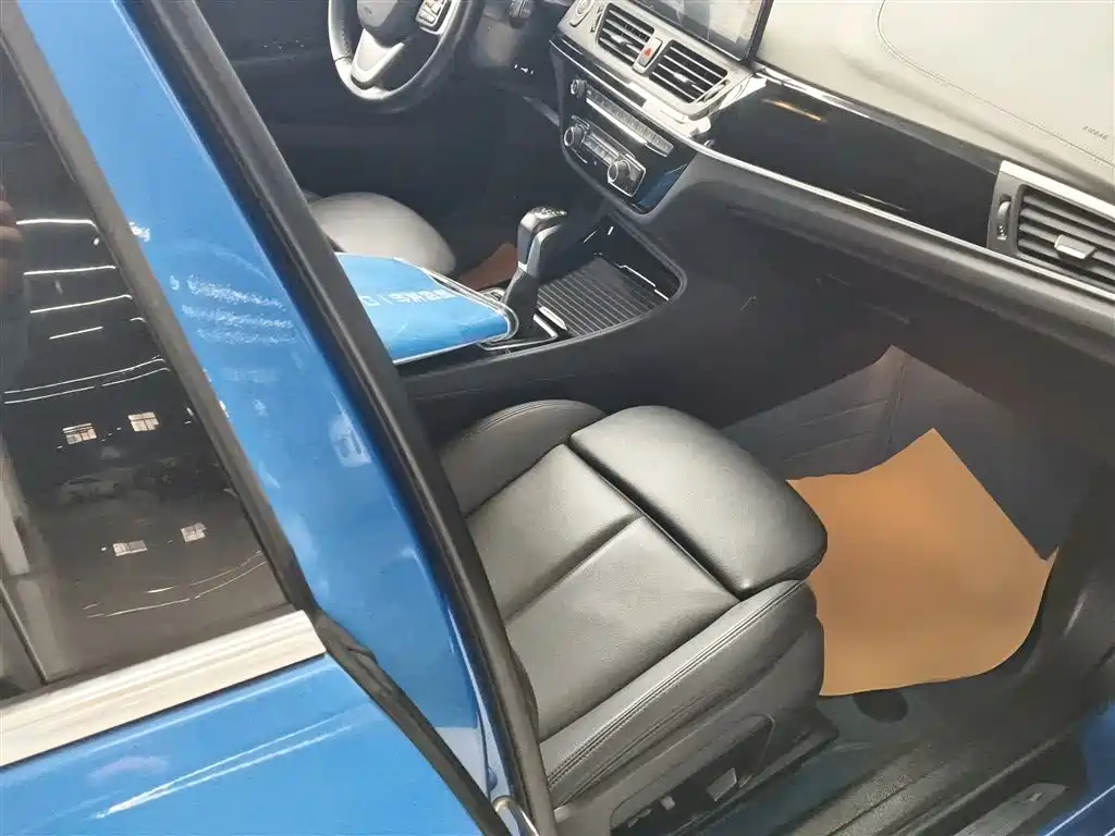 BMW 1 Series 2018 118i Sport Edition фото 25