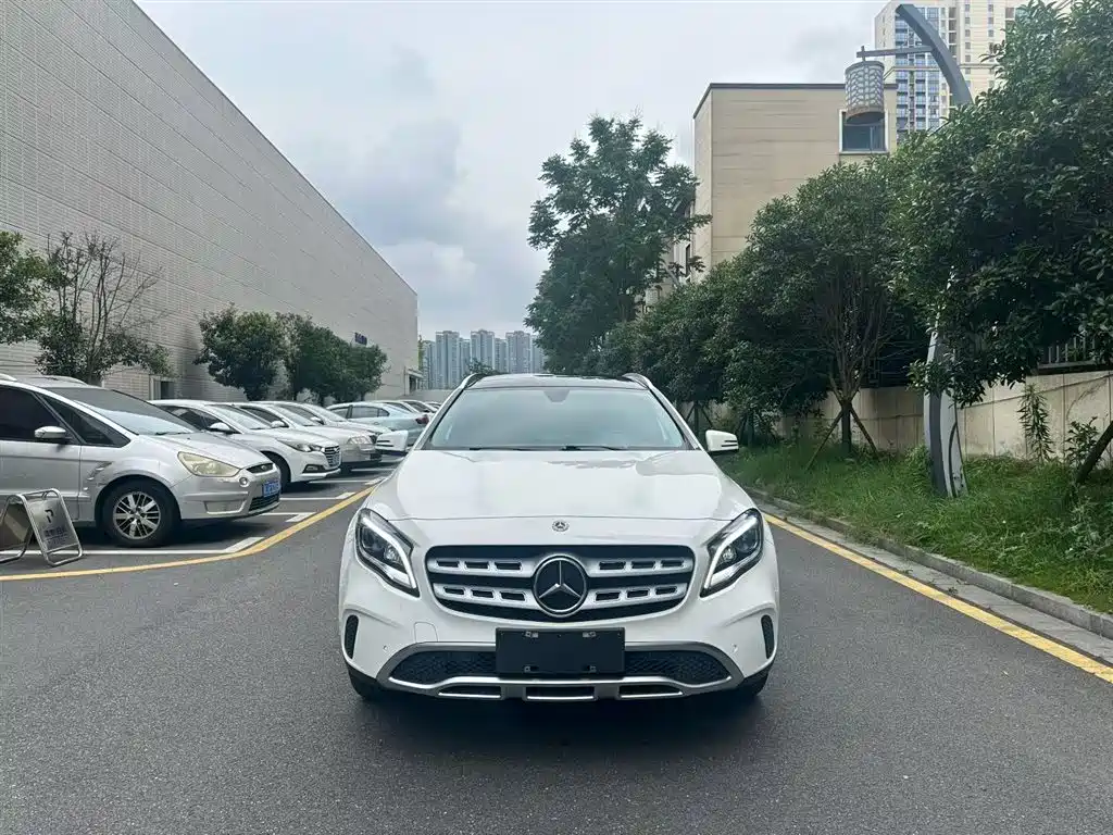 Mercedes-Benz GLA 2018 GLA 200 Fashion фото 3