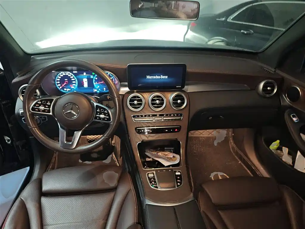 MERCEDES-BENZ GLC