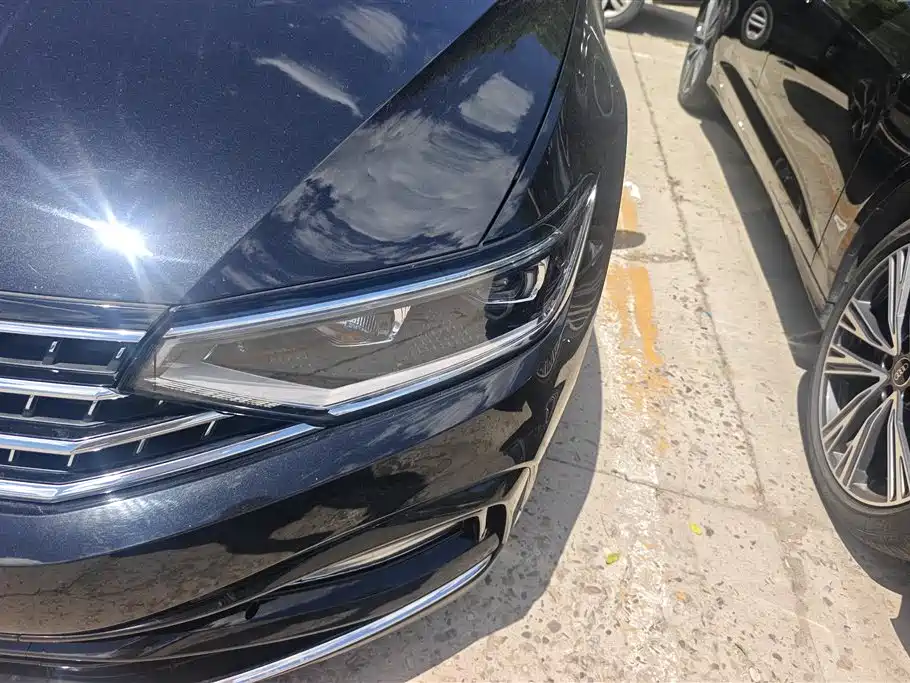 Volkswagen Magotan 2023 Model 2 Million Commemorative Edition 330TSI DSG Luxury фото 5
