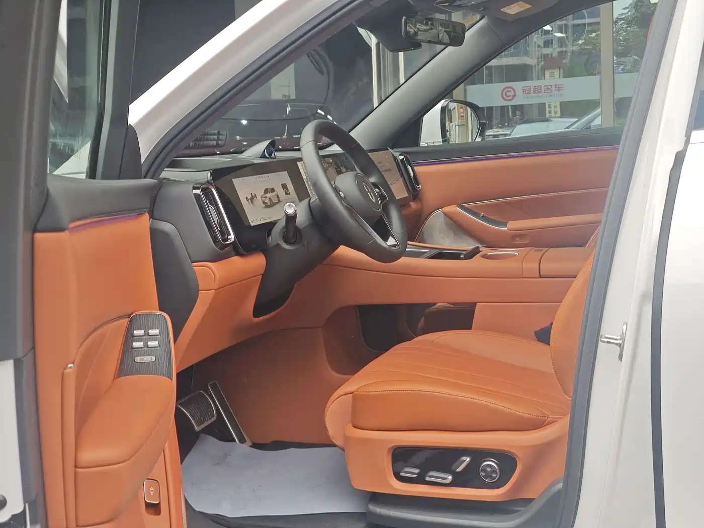 AITO Wenjie AITO M8 2025 Extended Range Ultra 53.4kWh 6-Seater фото 10