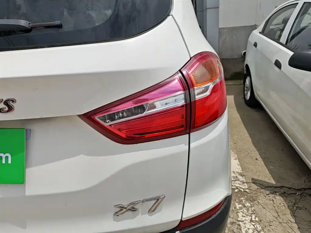 SWM Motor SWM X7 2020 2020 2.0L Manual Comfort 7-seater