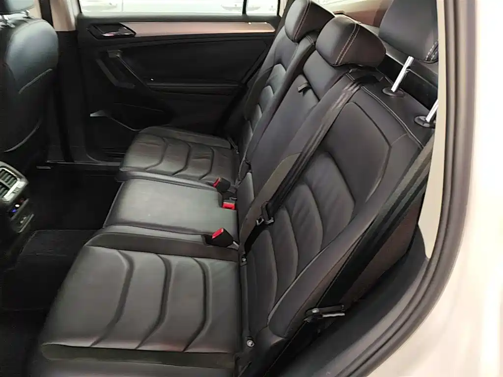 Volkswagen Tiguan L 2018 330TSI Automatic 2WD Comfort Edition фото 17