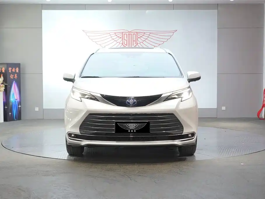 Toyota Sienna 2021 2.5L Hybrid Premium Edition фото 2