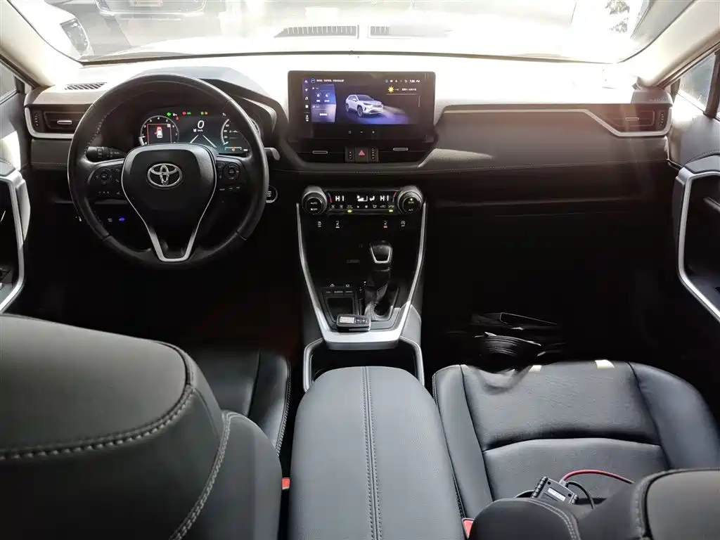 Toyota RAV4 Rongfang 2023 2.0L CVT 2WD 20th Anniversary Platinum Edition фото 10
