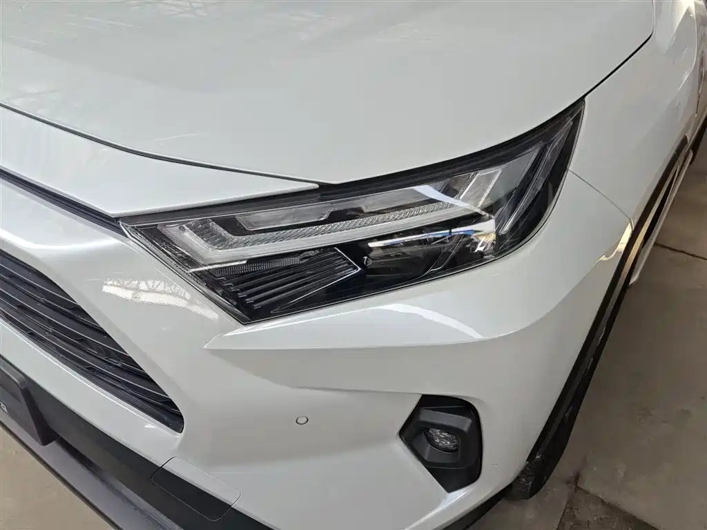 Toyota RAV4 Rongfang 2023 2.0L CVT 2WD 20th Anniversary Platinum Edition фото 24