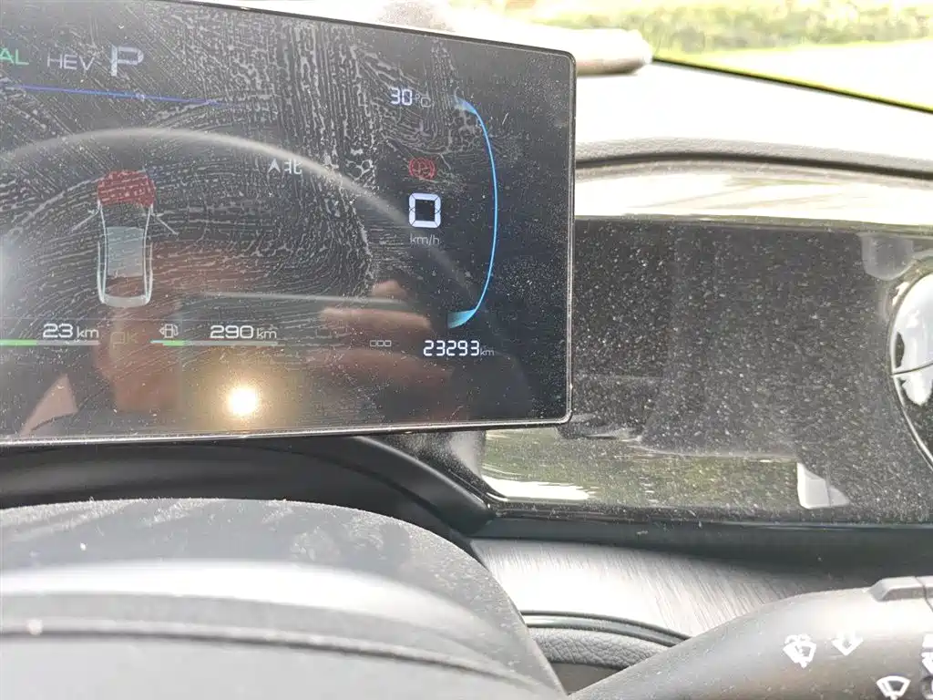 BYD Qin PLUS 2024 Glory Edition DM-i 55KM Leading фото 9