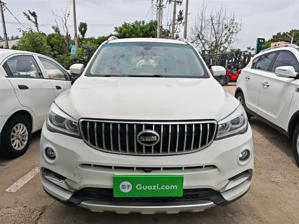 SWM Motor SWM X7 2020 2020 2.0L Manual Comfort 7-seater