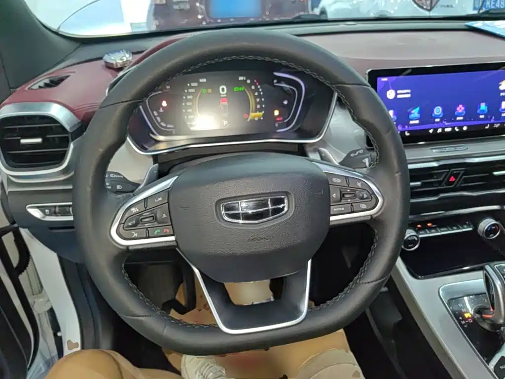 Фото 11 - Geely Coolray