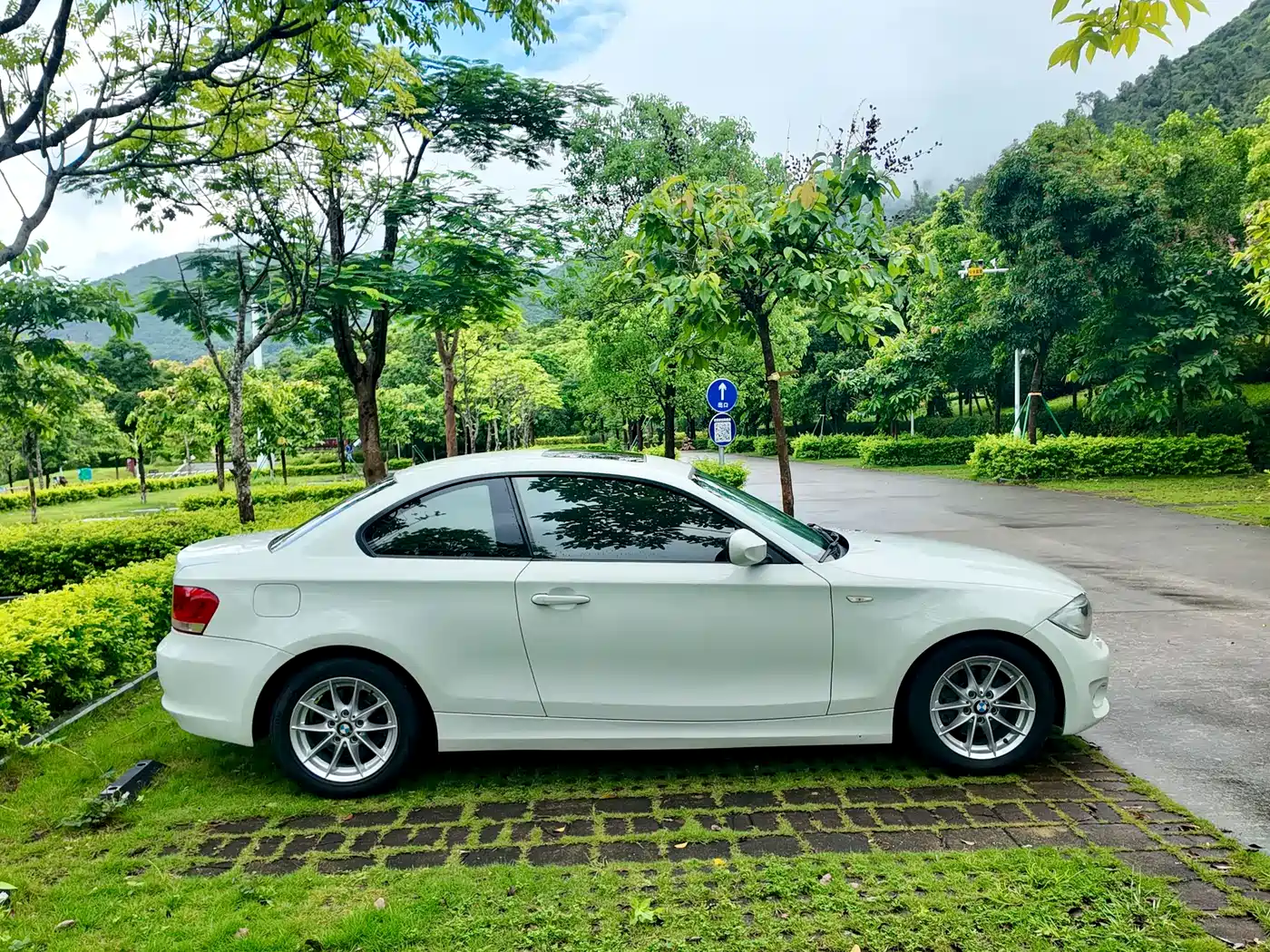 BMW 1 Series (Import) 2014 2011 120i Coupe