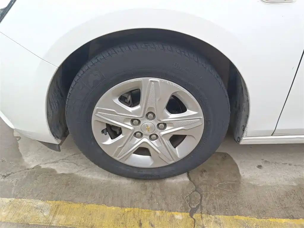 Chevrolet Cavalier 2016 1.5L Manual Enjoyment Edition фото 25