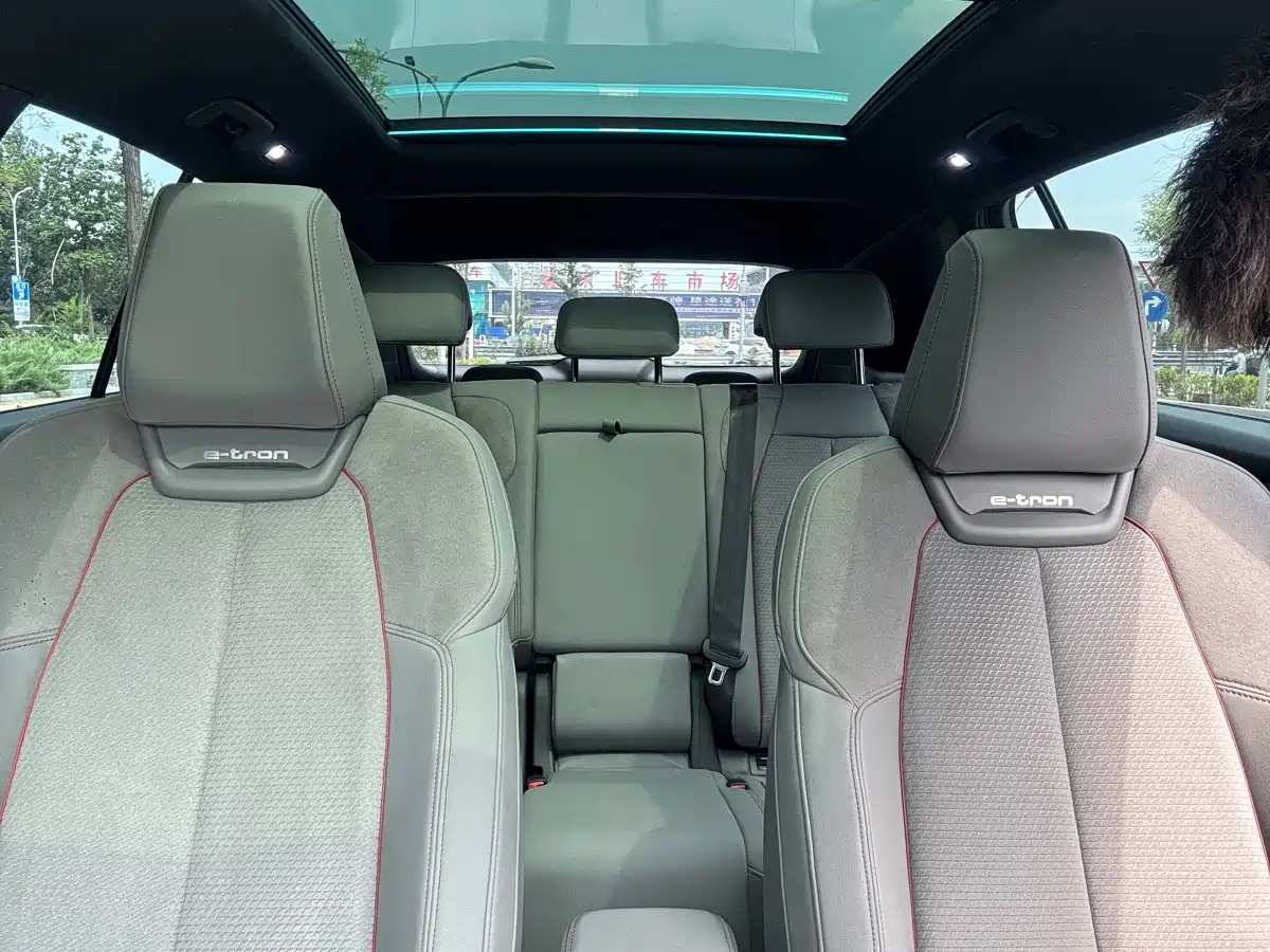 Фото 30 - Audi Q5 e-tron