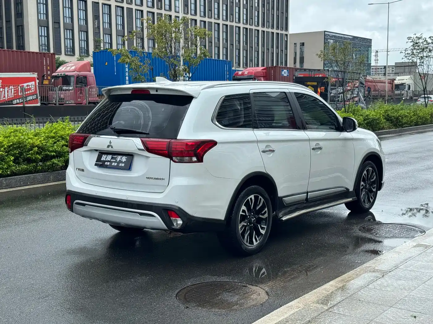 Mitsubishi Outlander 2020 2.4L 4WD Luxury 5-seater фото 4