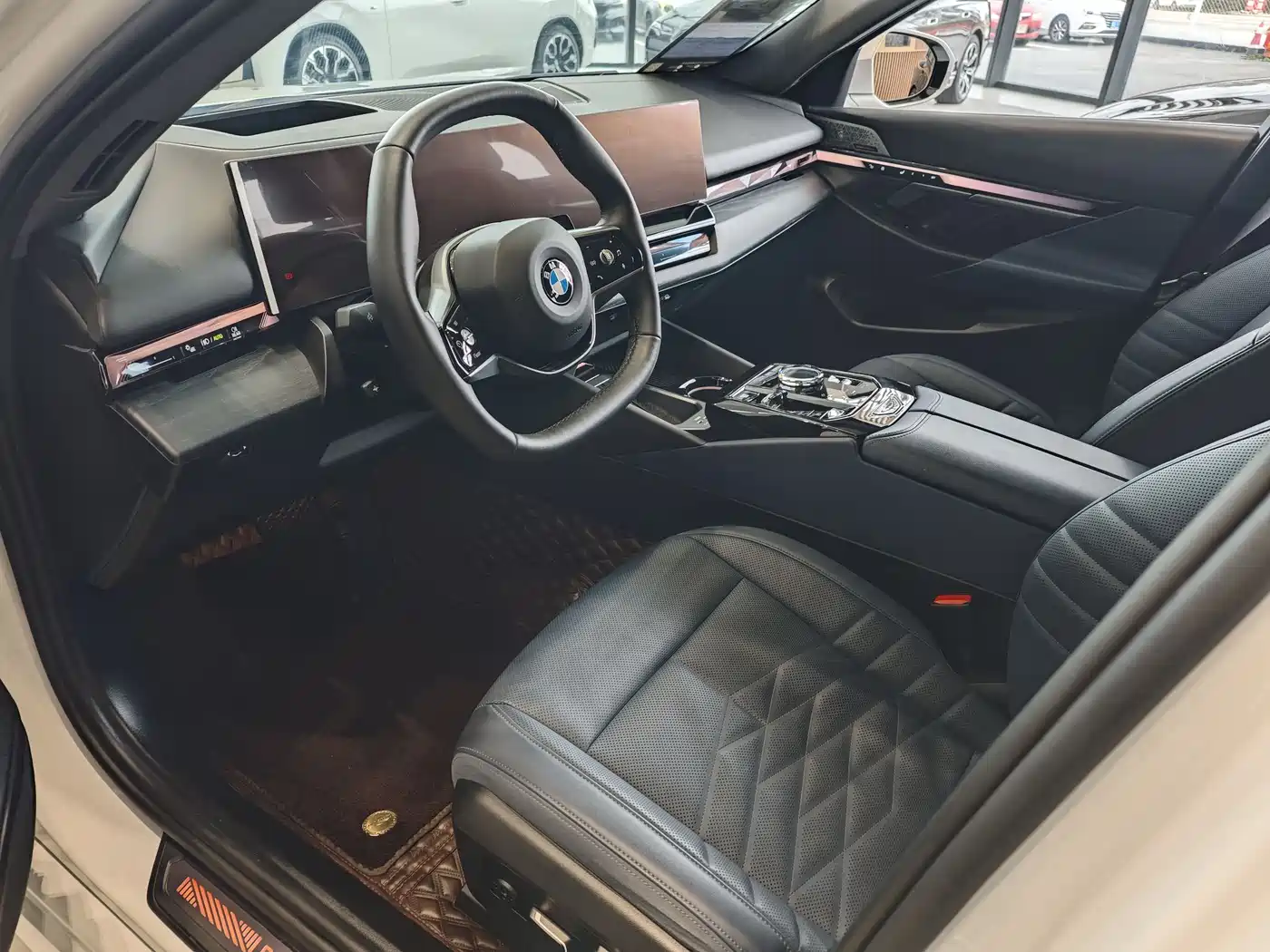 BMW 5 Series 2024 530Li Premium Luxury Package фото 15