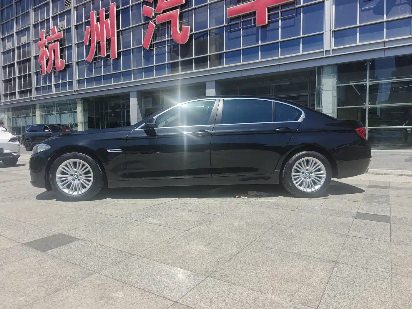 BMW 5 Series 2014 525Li Leading фото 6