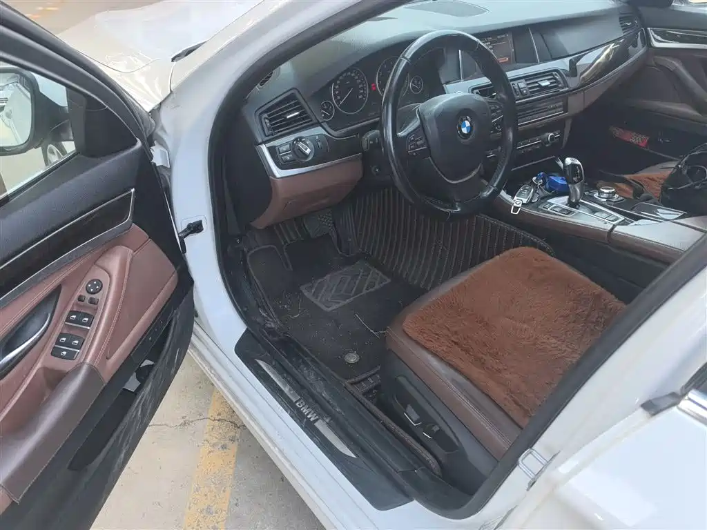 BMW 5 Series 2017 525Li Leading Edition фото 13