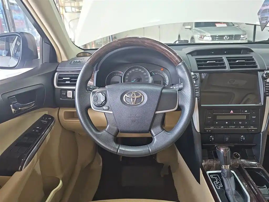 Toyota Camry 2016 2.0G 10th Anniversary Leading Edition фото 11