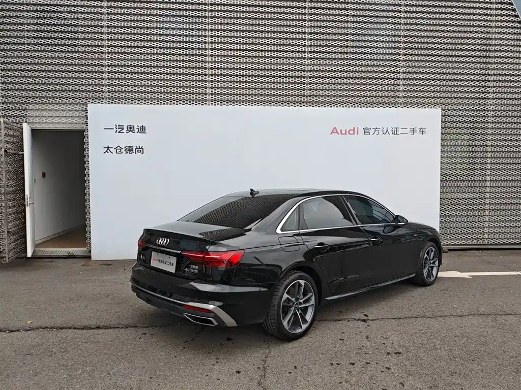 Audi A4L 2022 40 TFSI Fashion Dynamic фото 3