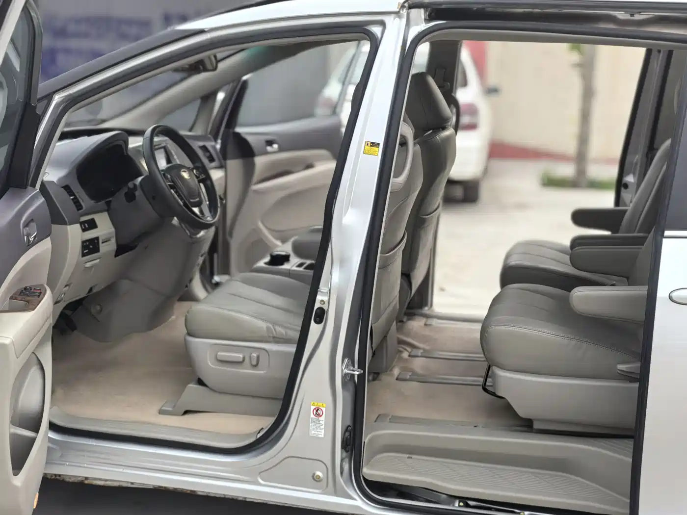 BYD M6 2013 2.4L Manual Premium фото 10