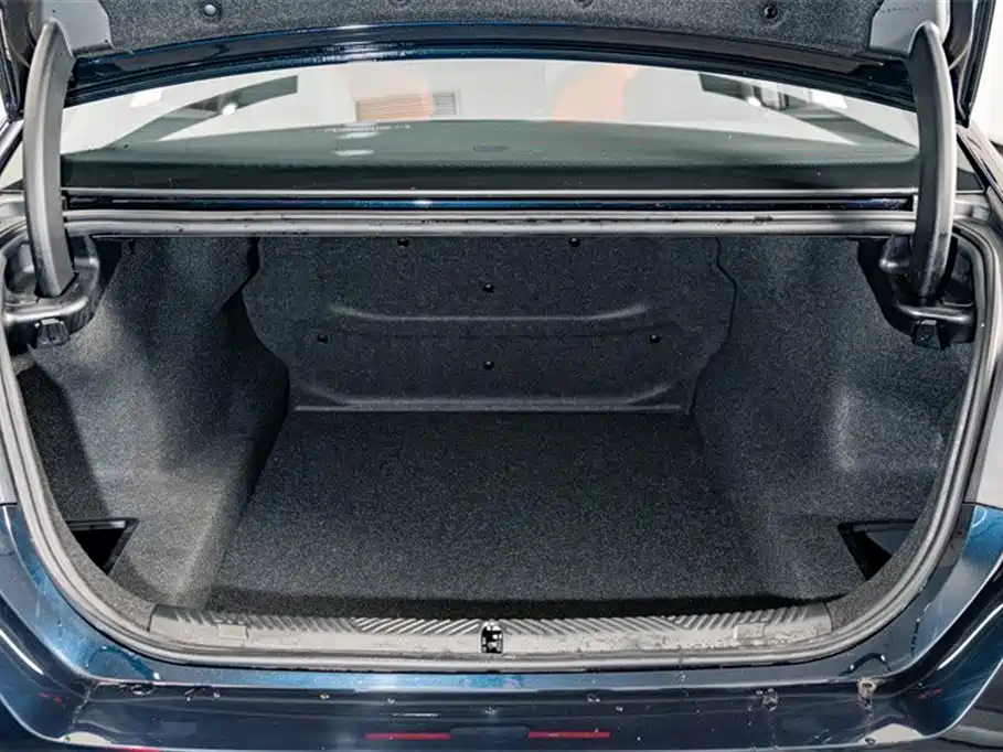 BMW 5 Series 2025 530Li Premium M Sport Package фото 28
