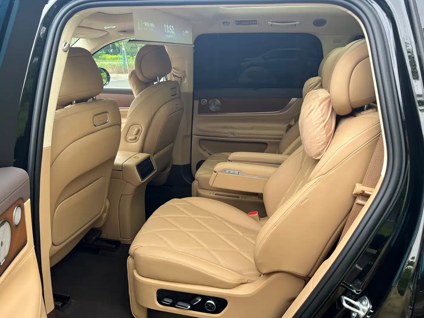 AITO Wenjie AITO M9 2025 Extended Range Ultra 52kWh 6-Seater фото 7