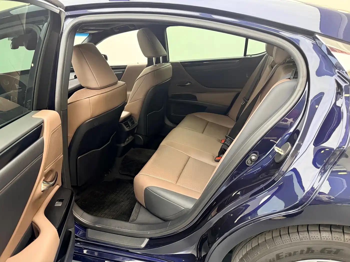 Lexus ES 2022 200 Excellence Edition фото 11