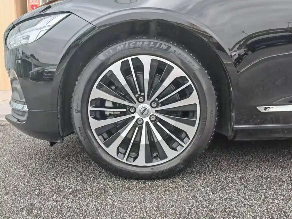 Фото 6 - Volvo S90