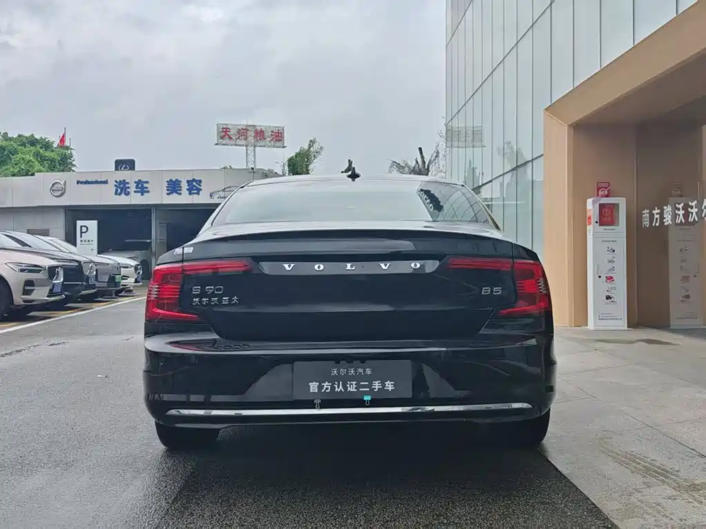 Фото 15 - Volvo S90