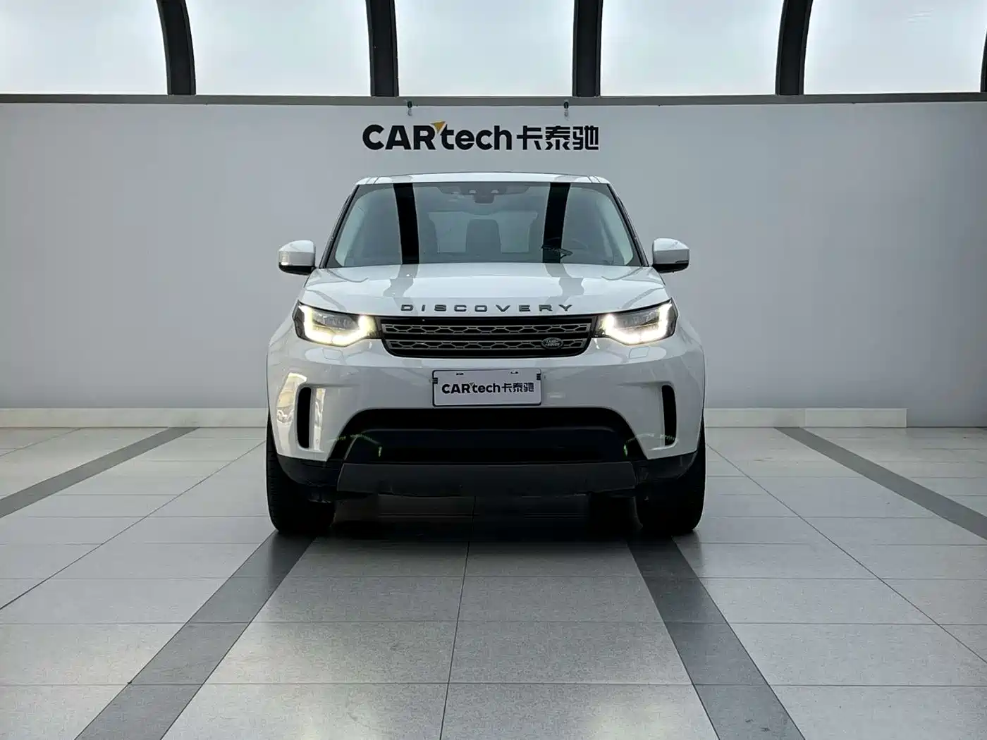 Land Rover Discovery 2019 3.0 SC V6 SE фото 2