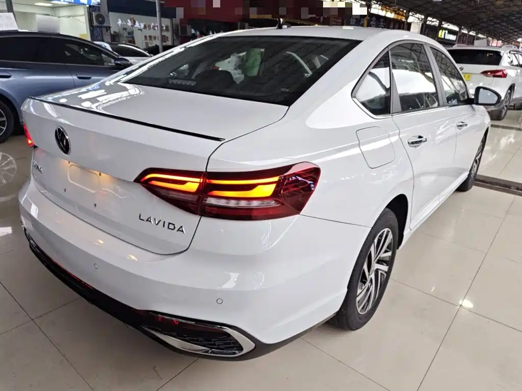 Volkswagen Lavida 2024 Model 300TSI DSG Starlight Leading Edition фото 5