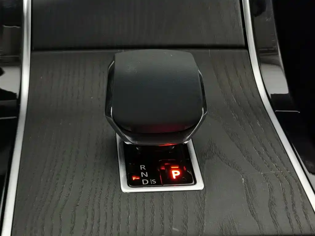 Land Rover Range Rover Evoque 2024 Range Rover Evoque L 249PS Light Master Edition фото 13