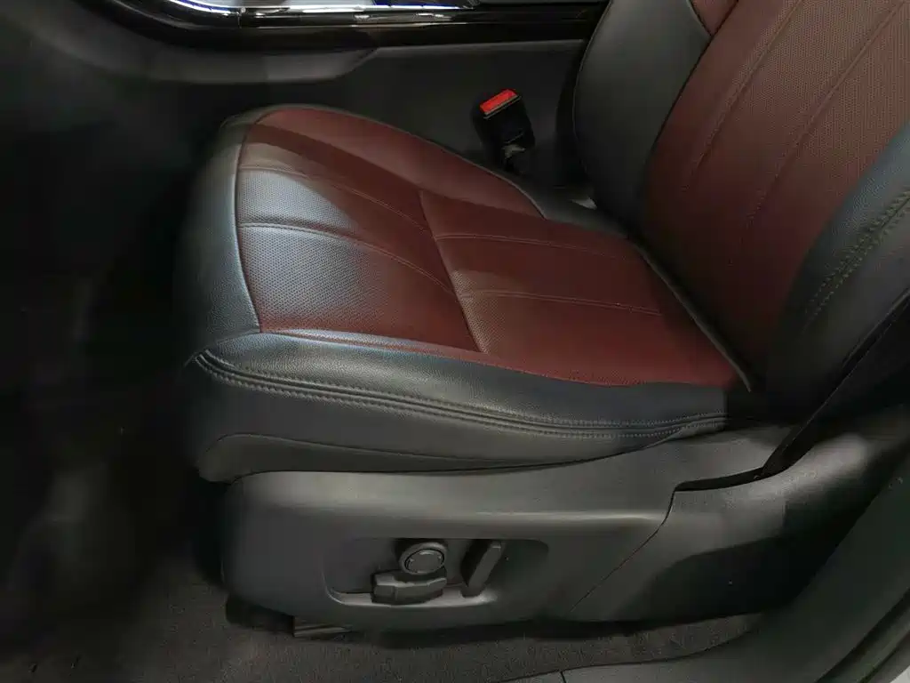Land Rover Range Rover Evoque 2024 Range Rover Evoque L 249PS Light Master Edition фото 20