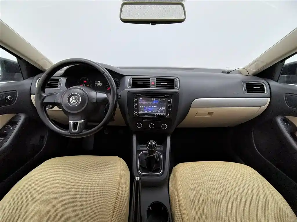 Volkswagen Sagitar 2014 1.6L Manual Comfort фото 5