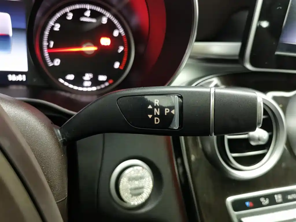 Mercedes-Benz GLC 2018 Facelift GLC 260 4MATIC Luxury фото 13