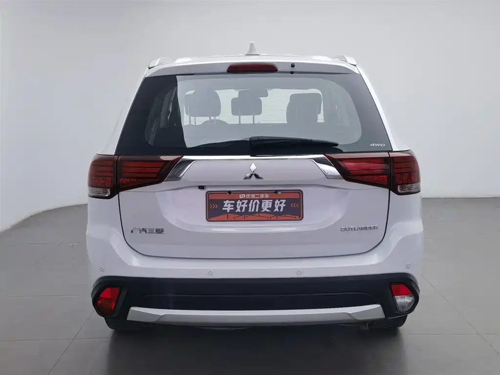 Mitsubishi Outlander 2018 2.4L 4WD Luxury Edition 7-seater фото 4