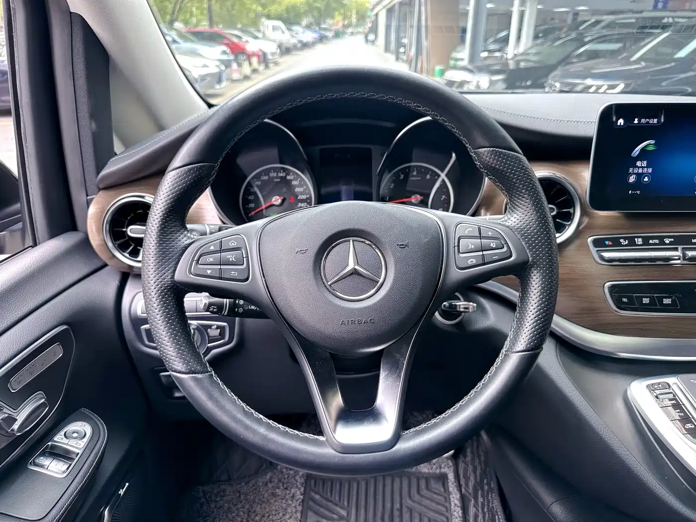Mercedes-Benz V-Class 2021 V 260 L Long Wheelbase Luxury Edition фото 18