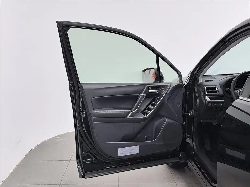 Subaru Forester 2016 2.5i Luxury Navigation Edition фото 8